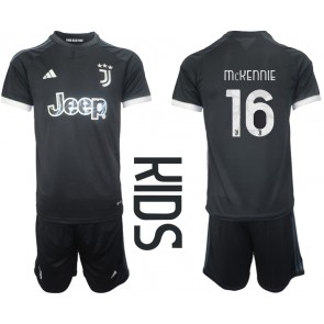 Maillot de foot Juventus Weston McKennie #16 Troisième enfant 2023-24 Manches Courte (+ pantalon court)